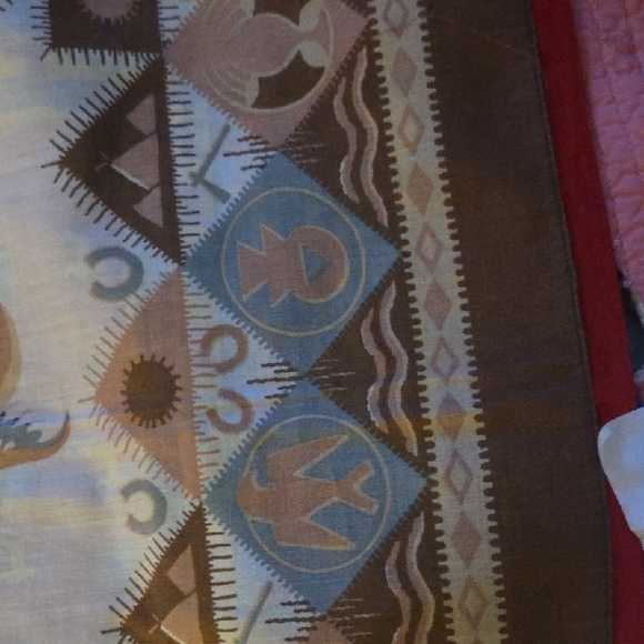 Geometric Patterned Tapestry - Picture 3 of 4